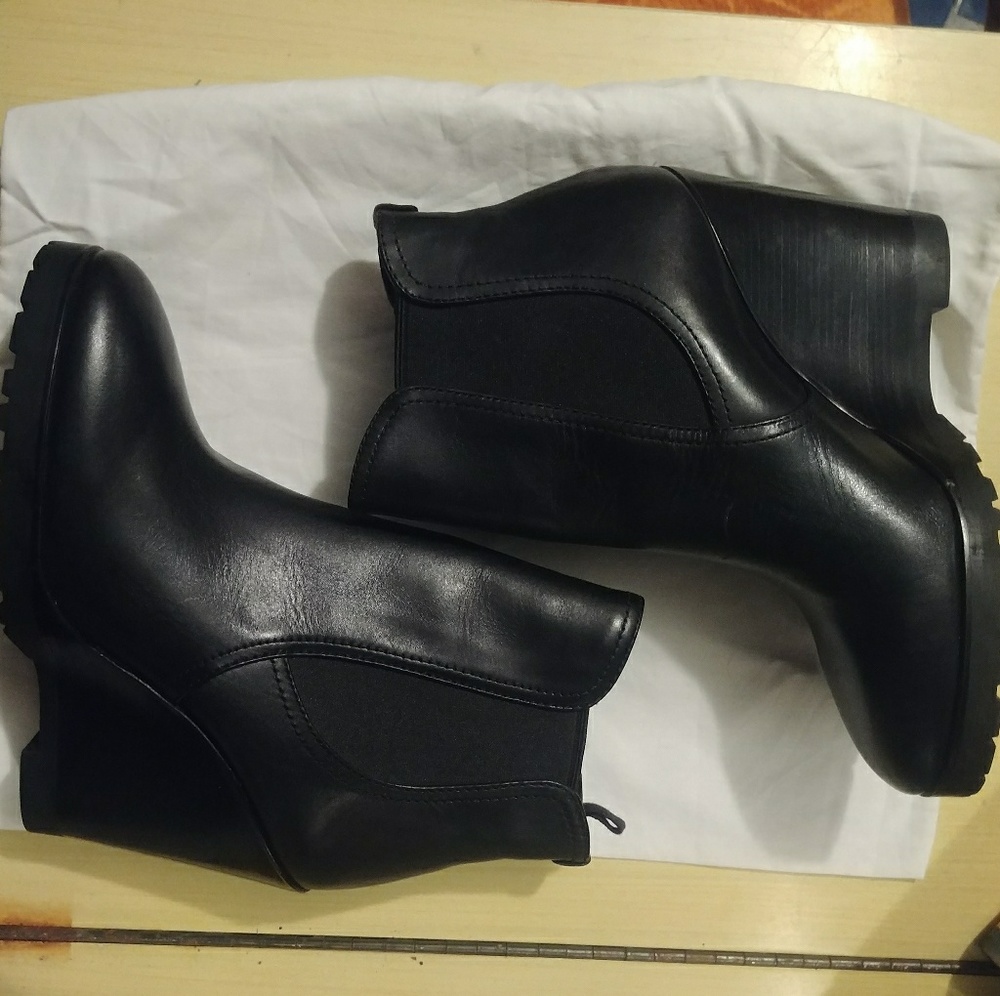 NWT Michael Kors black wedge heel ankle boot, sz 9